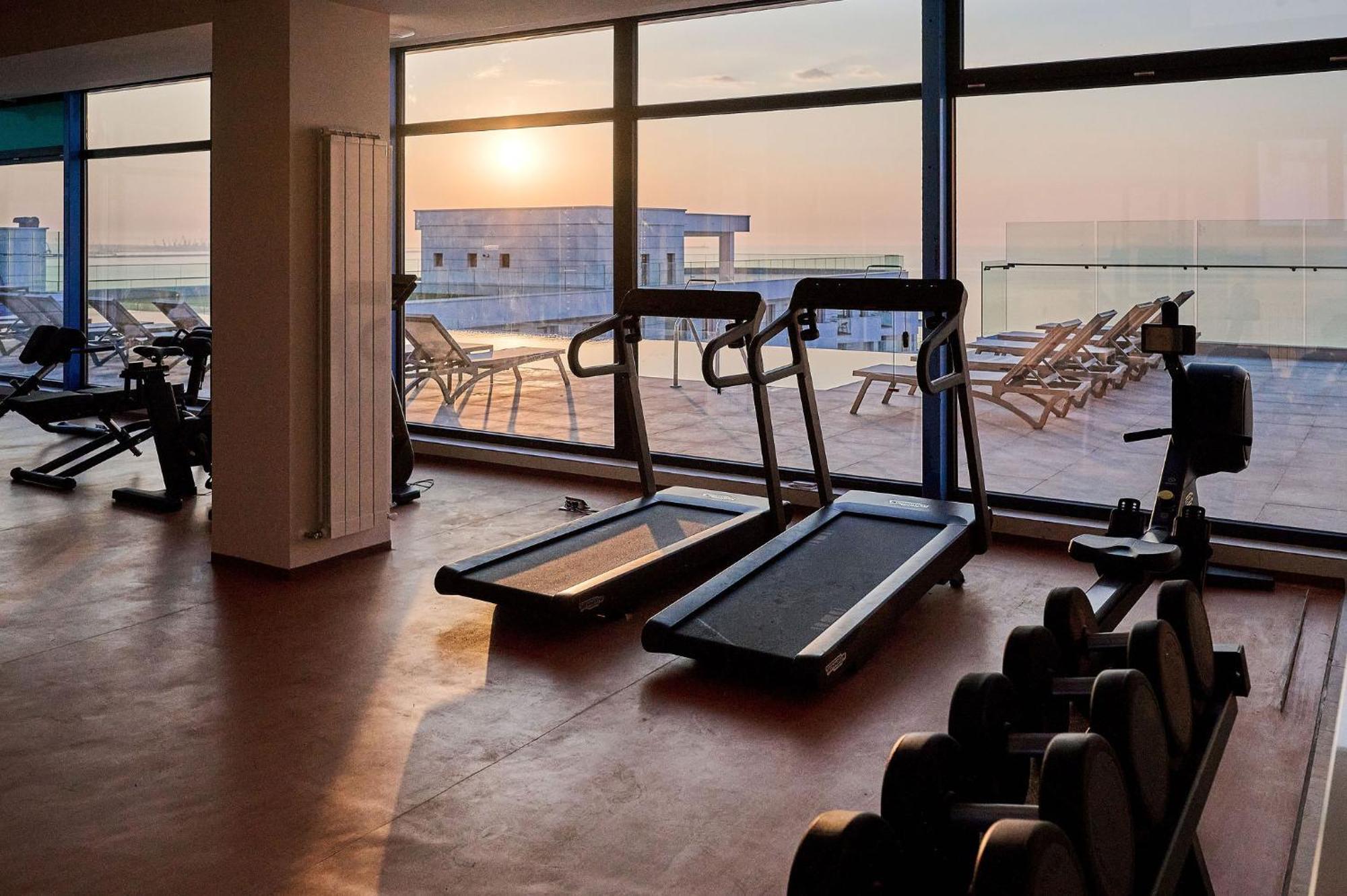 Alma Apartment In Infinity Beach Resort - Parking Mamaia Bagian luar foto