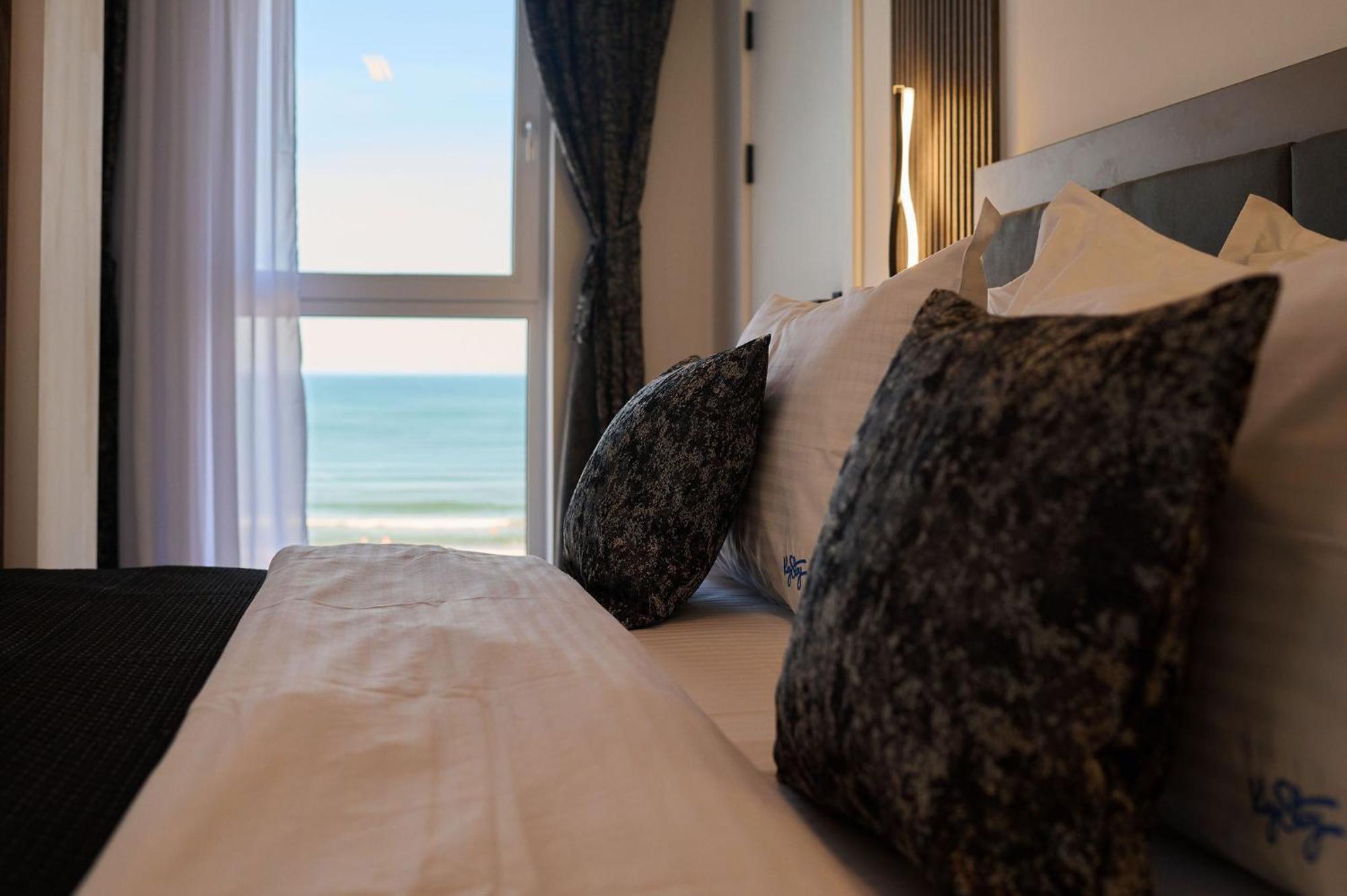 Alma Apartment In Infinity Beach Resort - Parking Mamaia Bagian luar foto