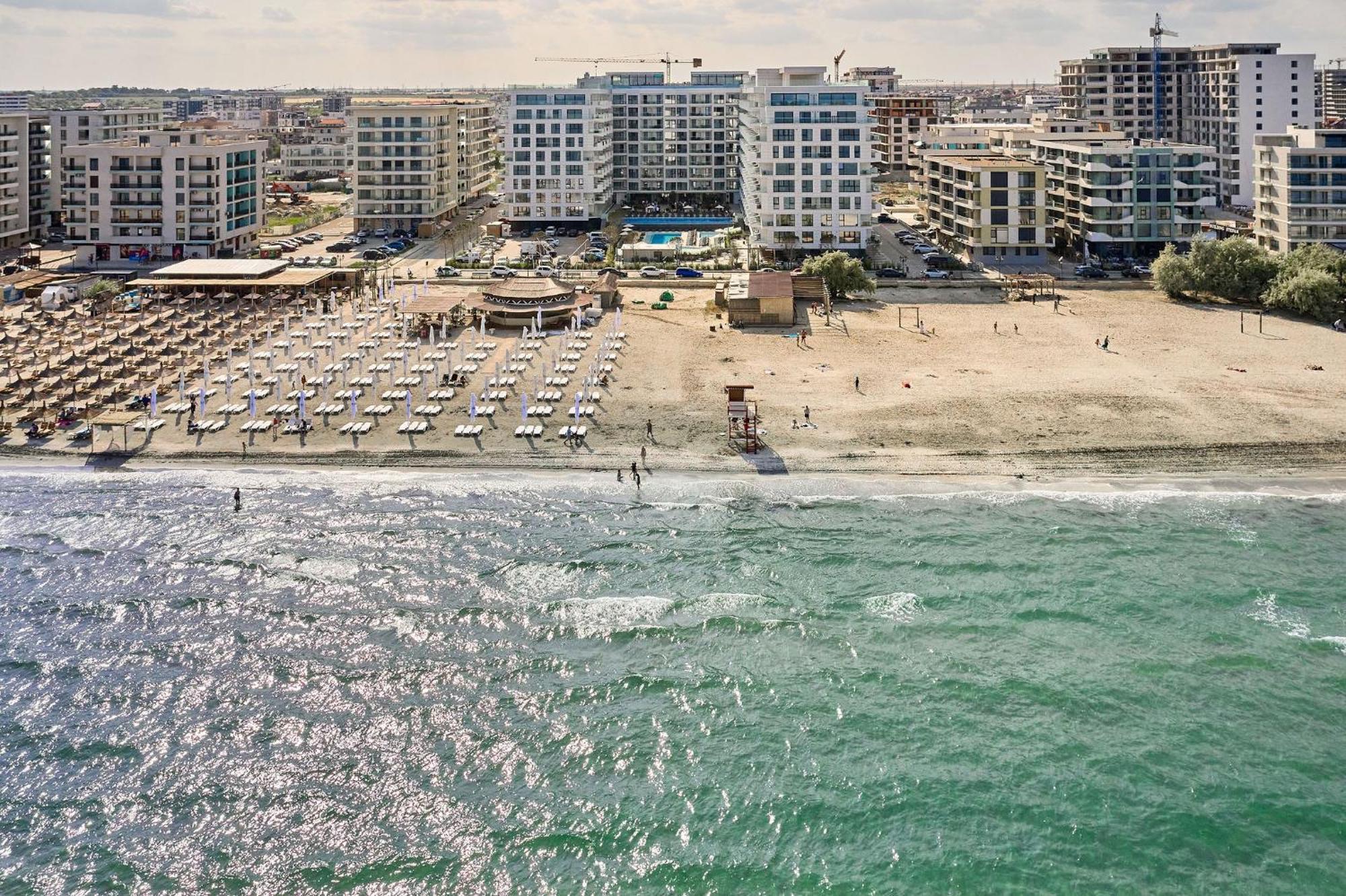 Alma Apartment In Infinity Beach Resort - Parking Mamaia Bagian luar foto